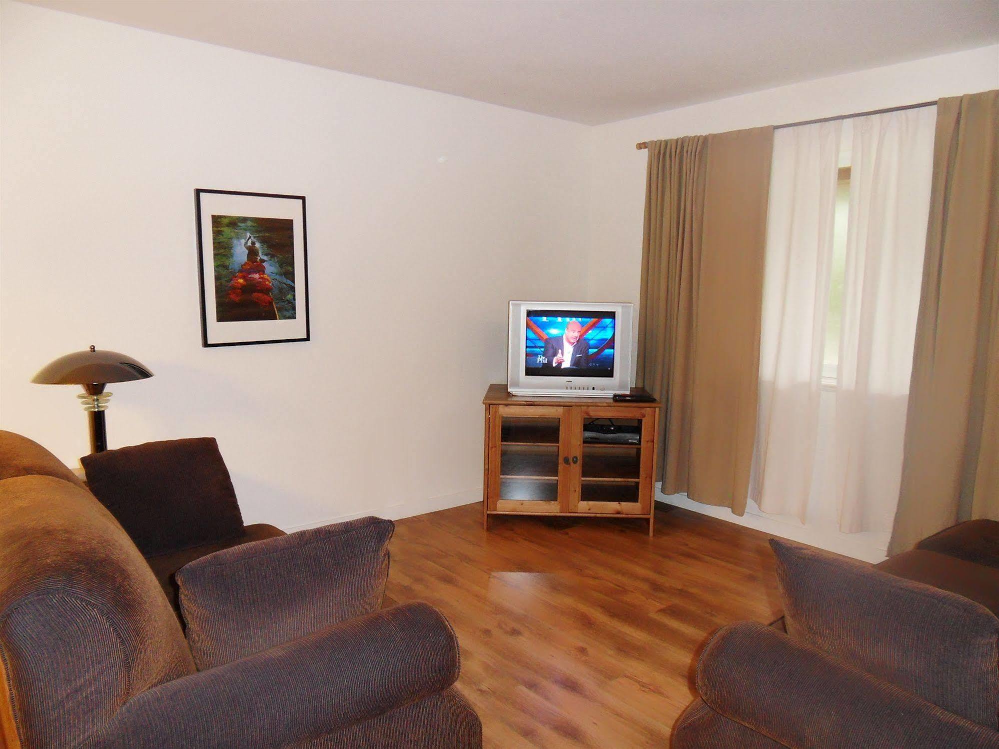 The Hitching Post Motel Пембъртън Екстериор снимка