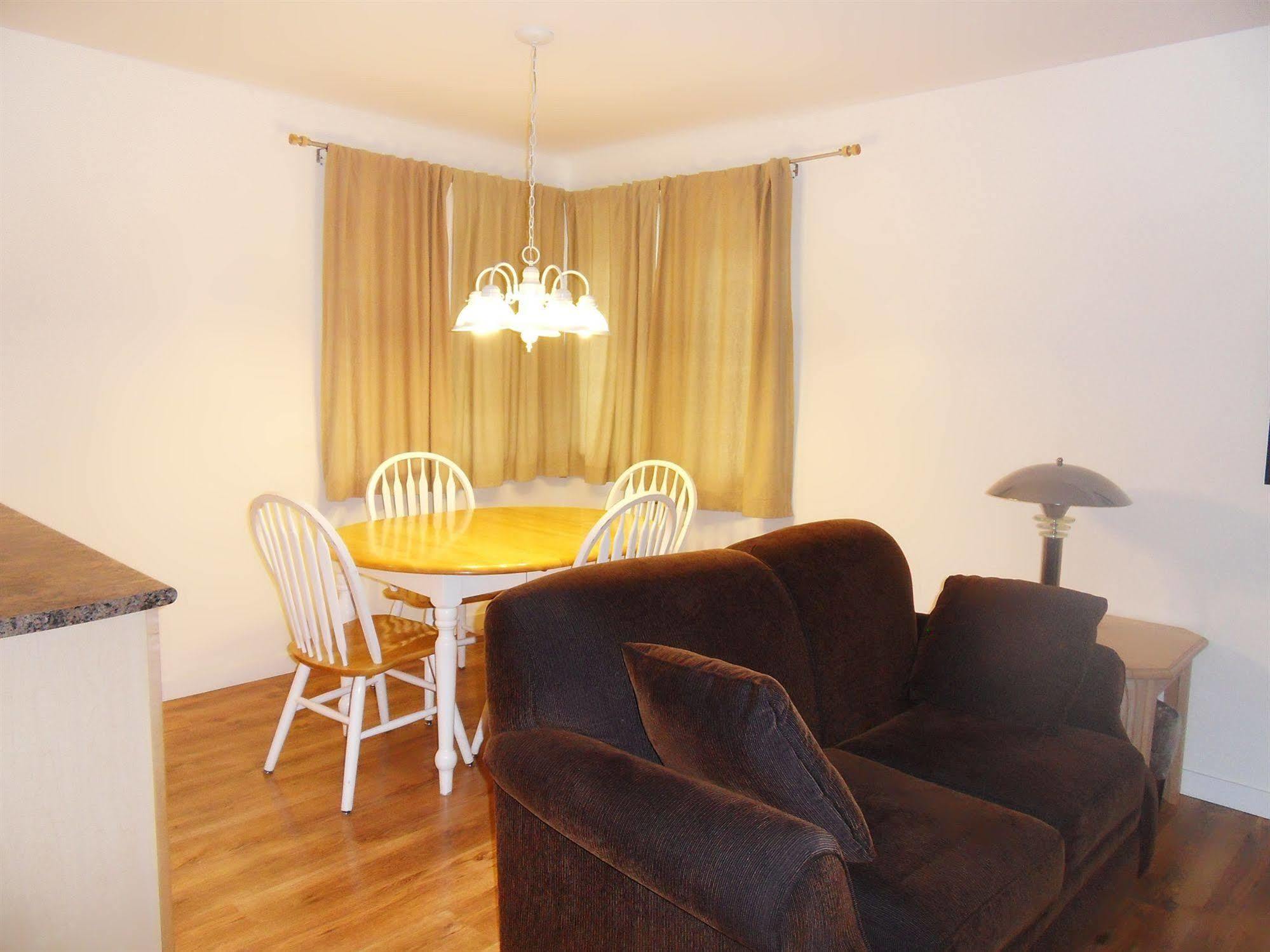 The Hitching Post Motel Пембъртън Екстериор снимка