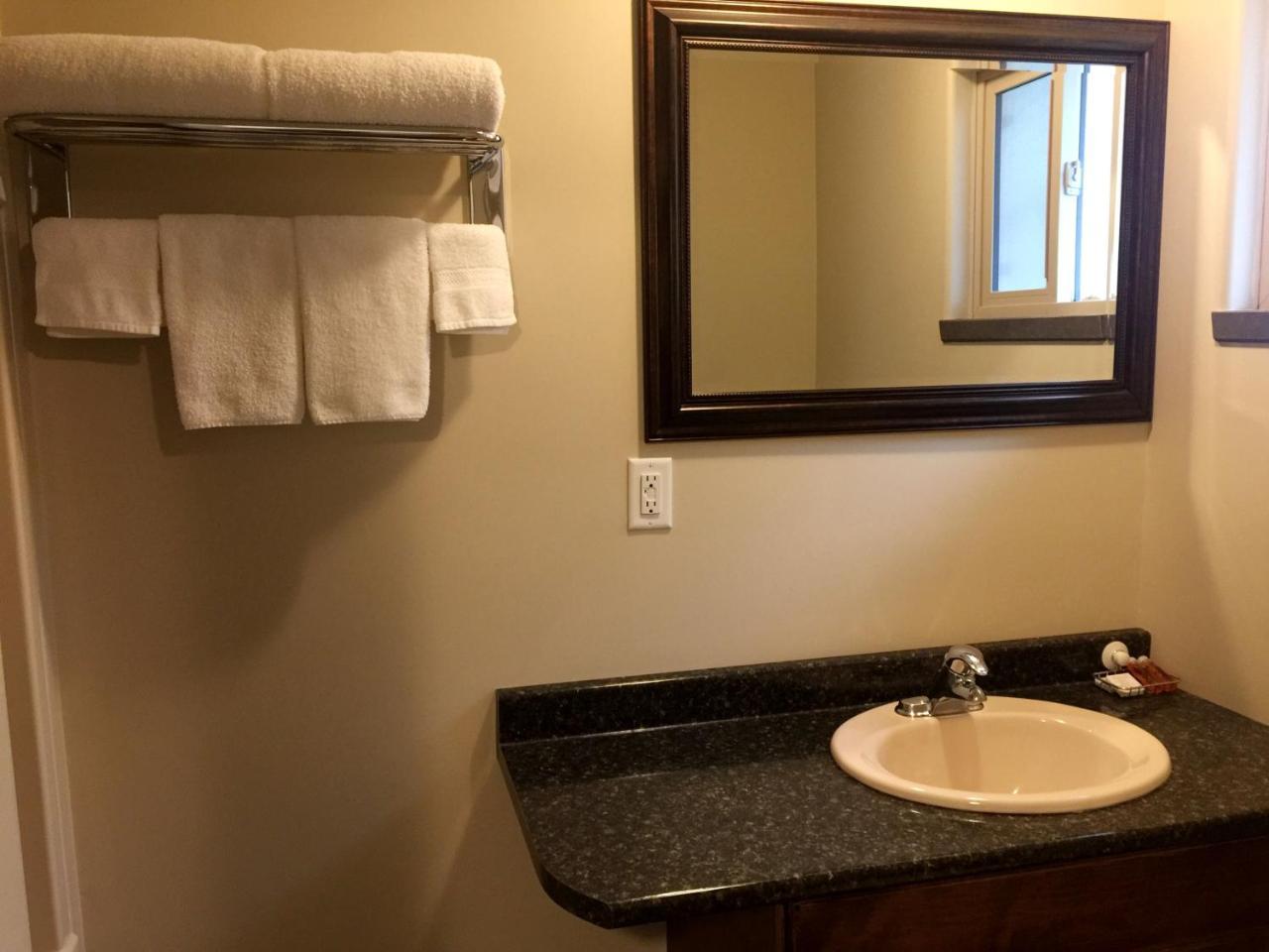 The Hitching Post Motel Пембъртън Екстериор снимка