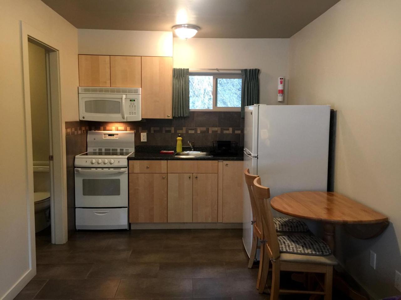 The Hitching Post Motel Пембъртън Екстериор снимка